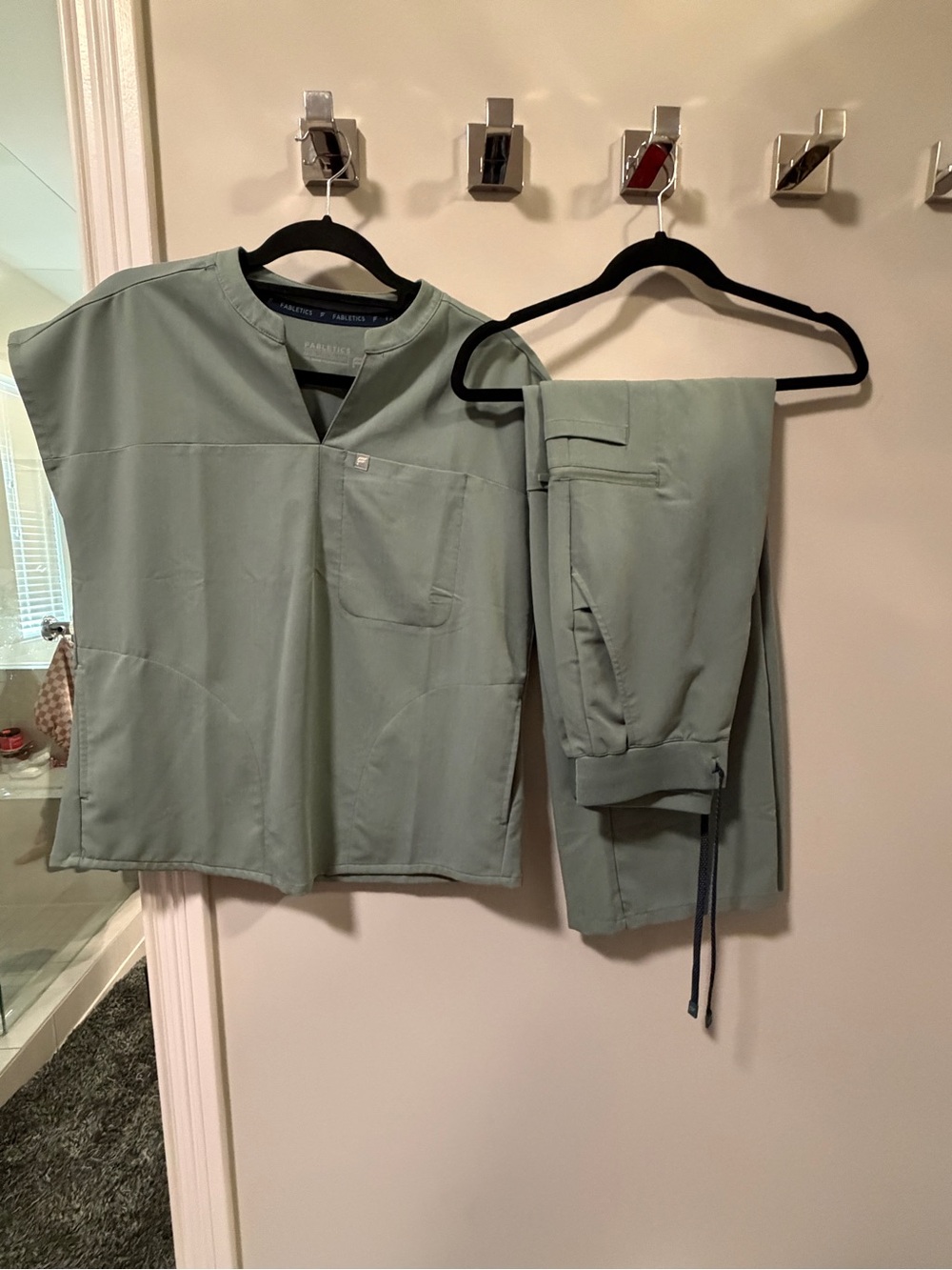 Fabletics Women's Sage Green Scrub Top & Drawstring Pants Set wide leg